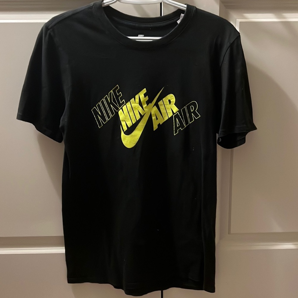 Black Nike shirt size S